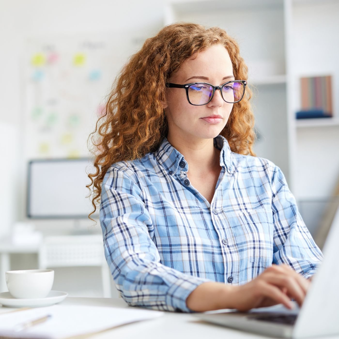 female-web-analyst